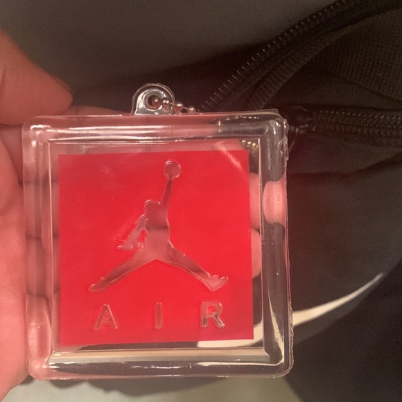 Jordan 4 Black Cat - Picture 4 of 4